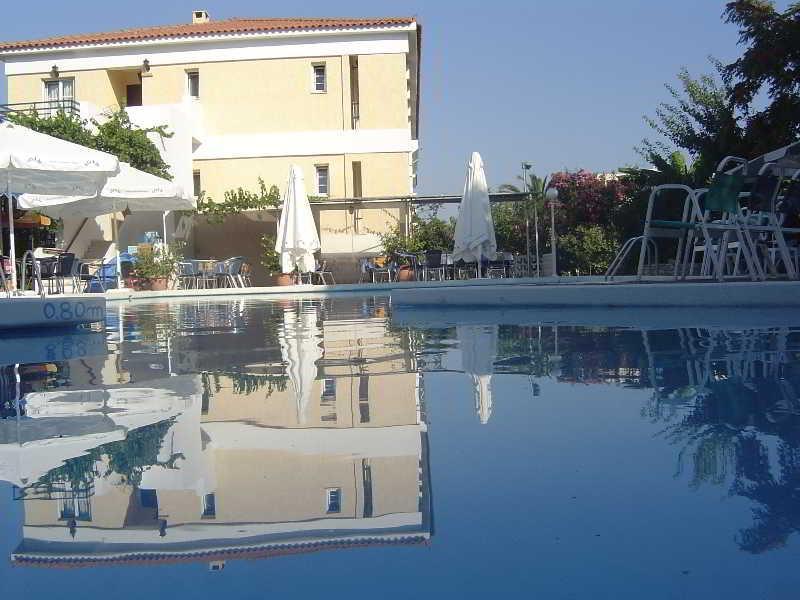 Paradise Hotel 사모스 외부 사진