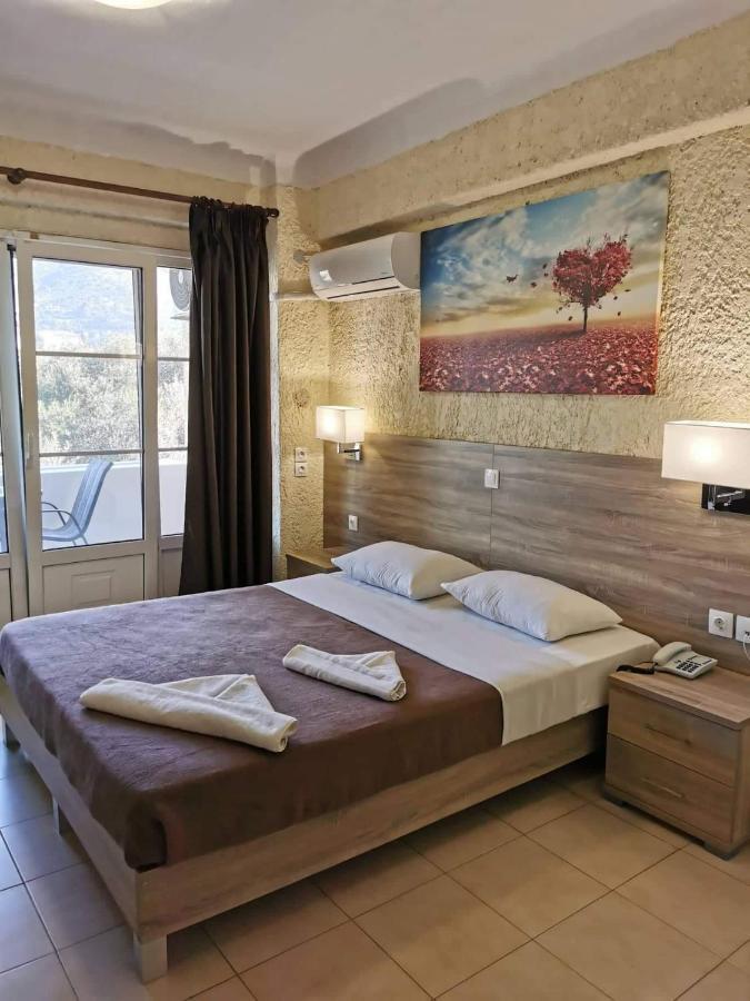 Paradise Hotel 사모스 외부 사진