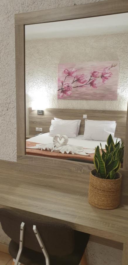 Paradise Hotel 사모스 외부 사진