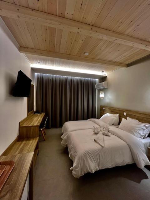 Paradise Hotel 사모스 외부 사진