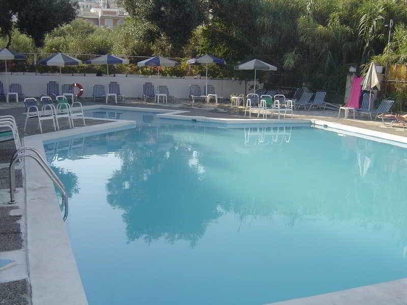 Paradise Hotel 사모스 외부 사진